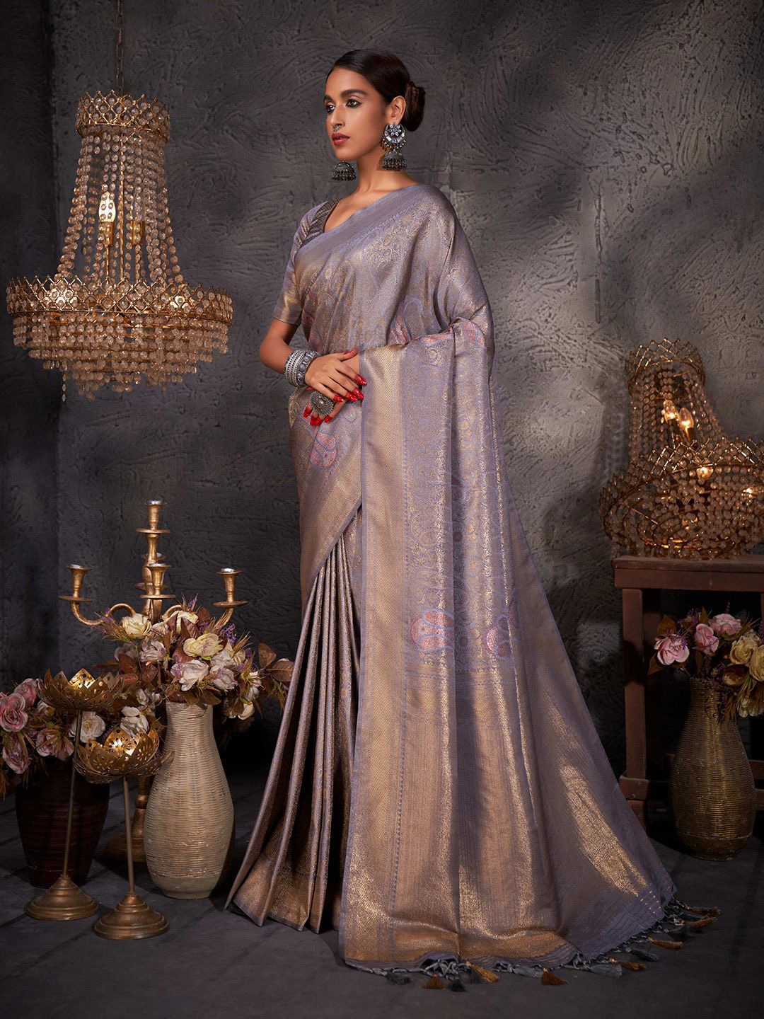 

DEVATITHI Ethnic Motifs Zari Silk Blend Kanjeevaram Saree, Grey