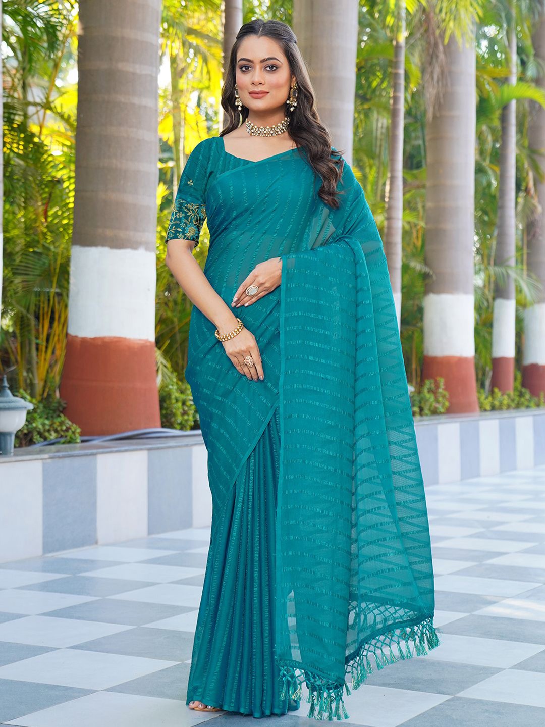 

VIRENDRA TEXTILES Striped Pure Chiffon Saree, Green