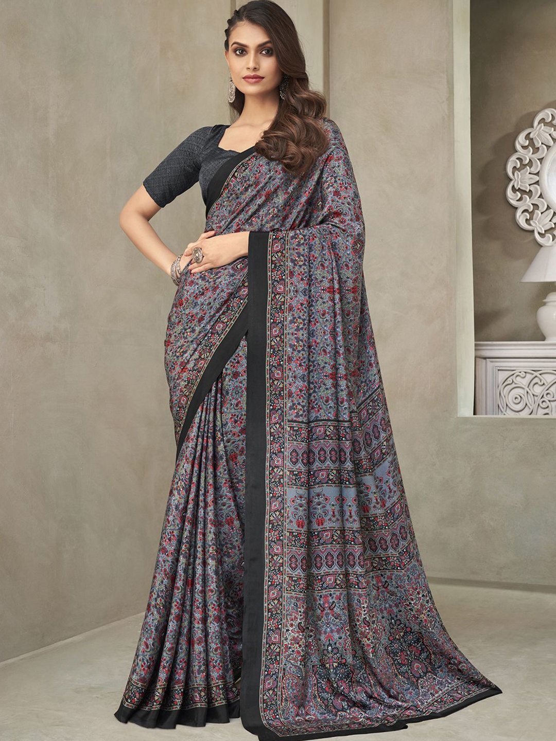 

DIVASTRI Ethnic Motifs Silk Blend Saree, Grey
