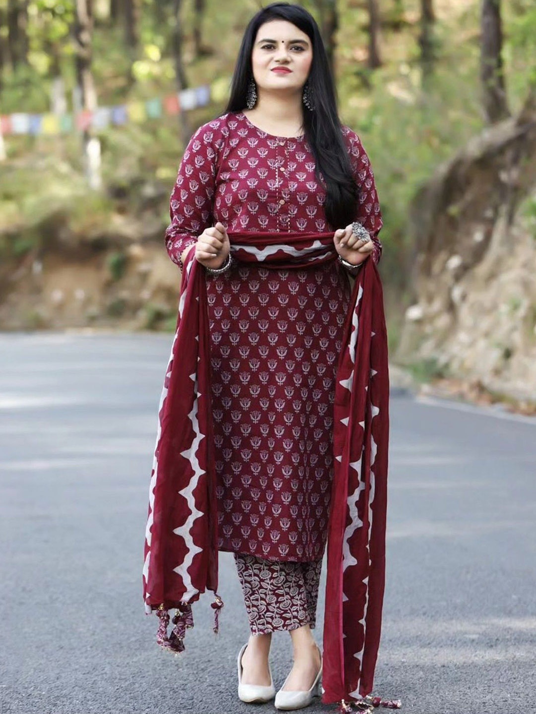 

Piludi Women Ethnic Motifs Printed Regular Kurta with Trousers & With Dupatta, Maroon