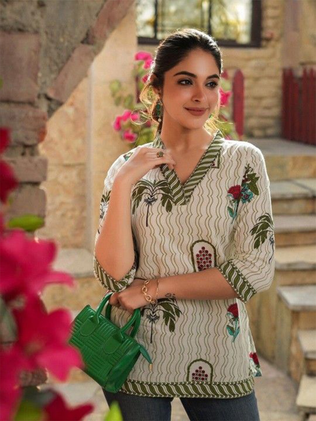 

Kairab Paisley Printed V-Neck Pure Cotton Kurti, White
