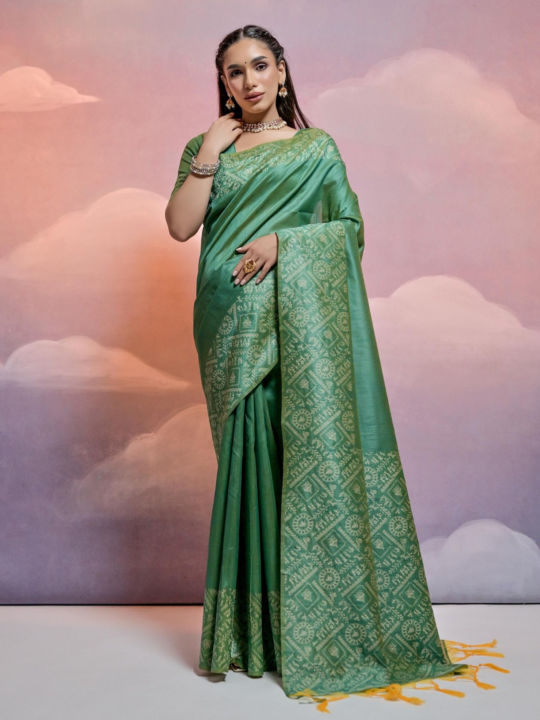 

Divyadham Textiles Woven Design Zari Pure Silk Handloom Banarasi Saree, Green