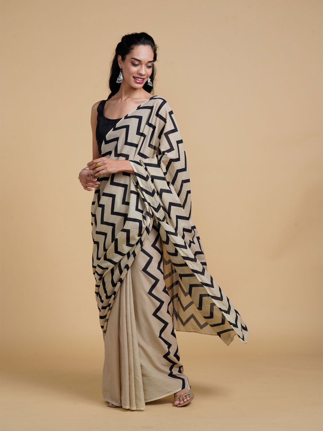 

Saaki Saree, Off white