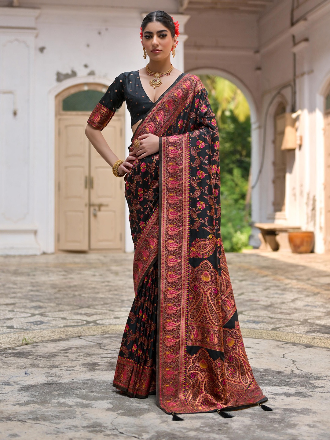 

Divyadham Textiles Woven Design Zari Pure Silk Handloom Banarasi Saree, Black