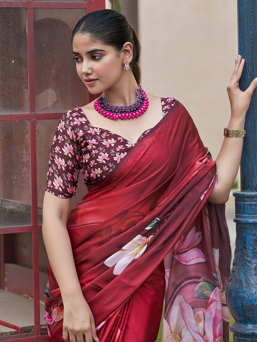 

DIVASTRI Floral Satin Saree, Red