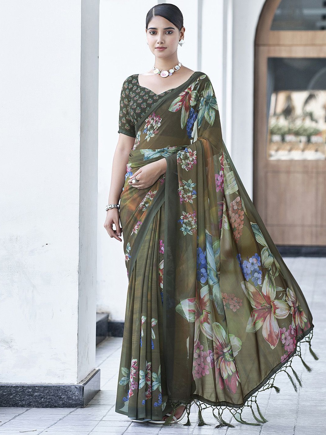 

DIVASTRI Floral Pure Georgette Saree, Olive