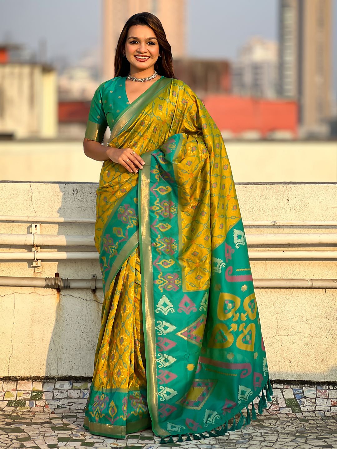 

Panzora Woven Design Zari Silk Blend Patola Saree, Green