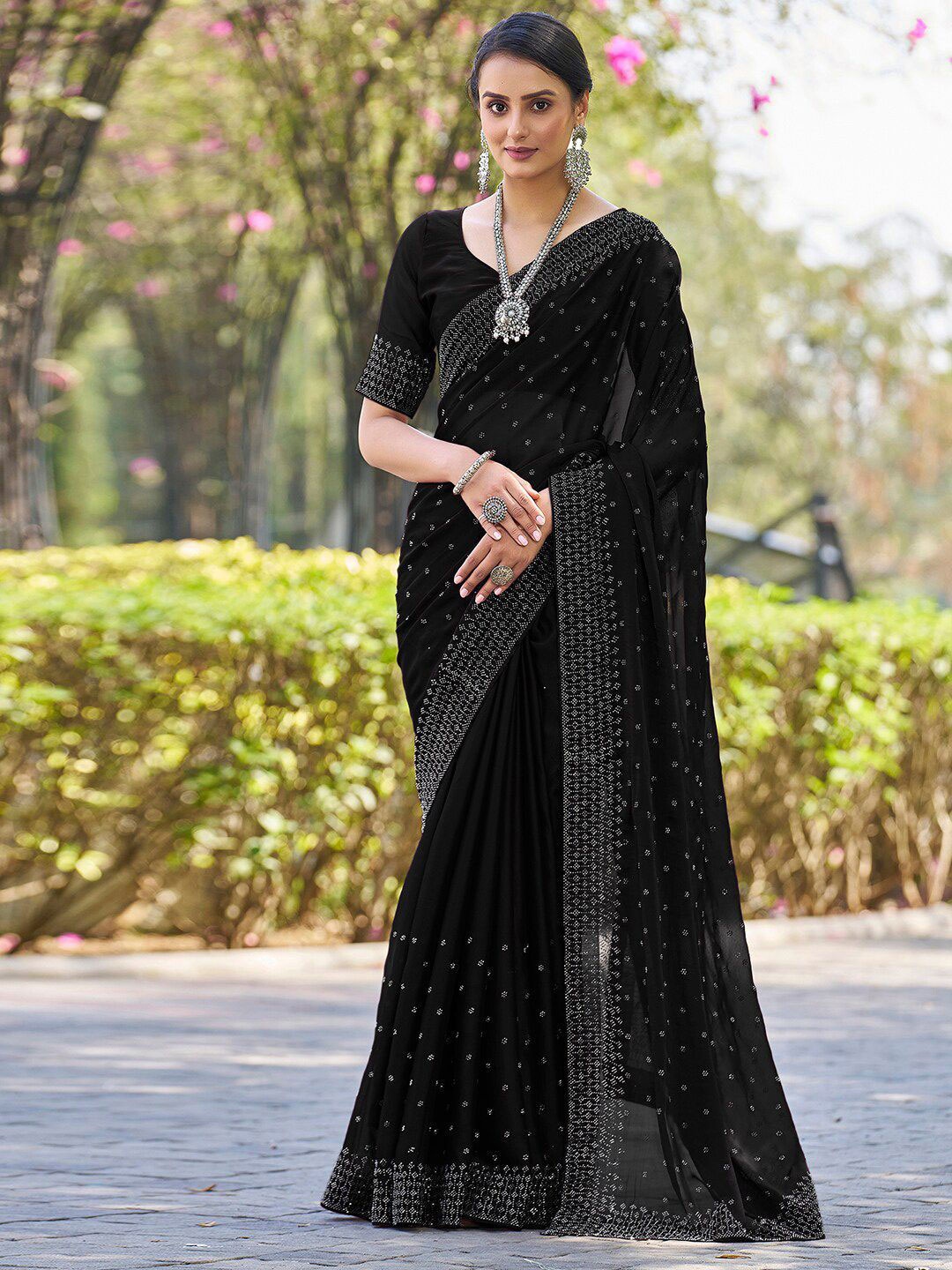 

DIVASTRI Embellished Beads and Stones Pure Georgette Designer Chanderi Saree, Black