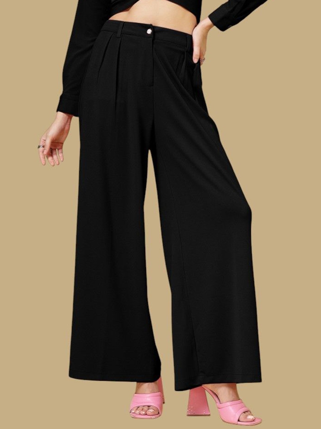 

Chemistry Women Relaxed Pleated Trousers, Black