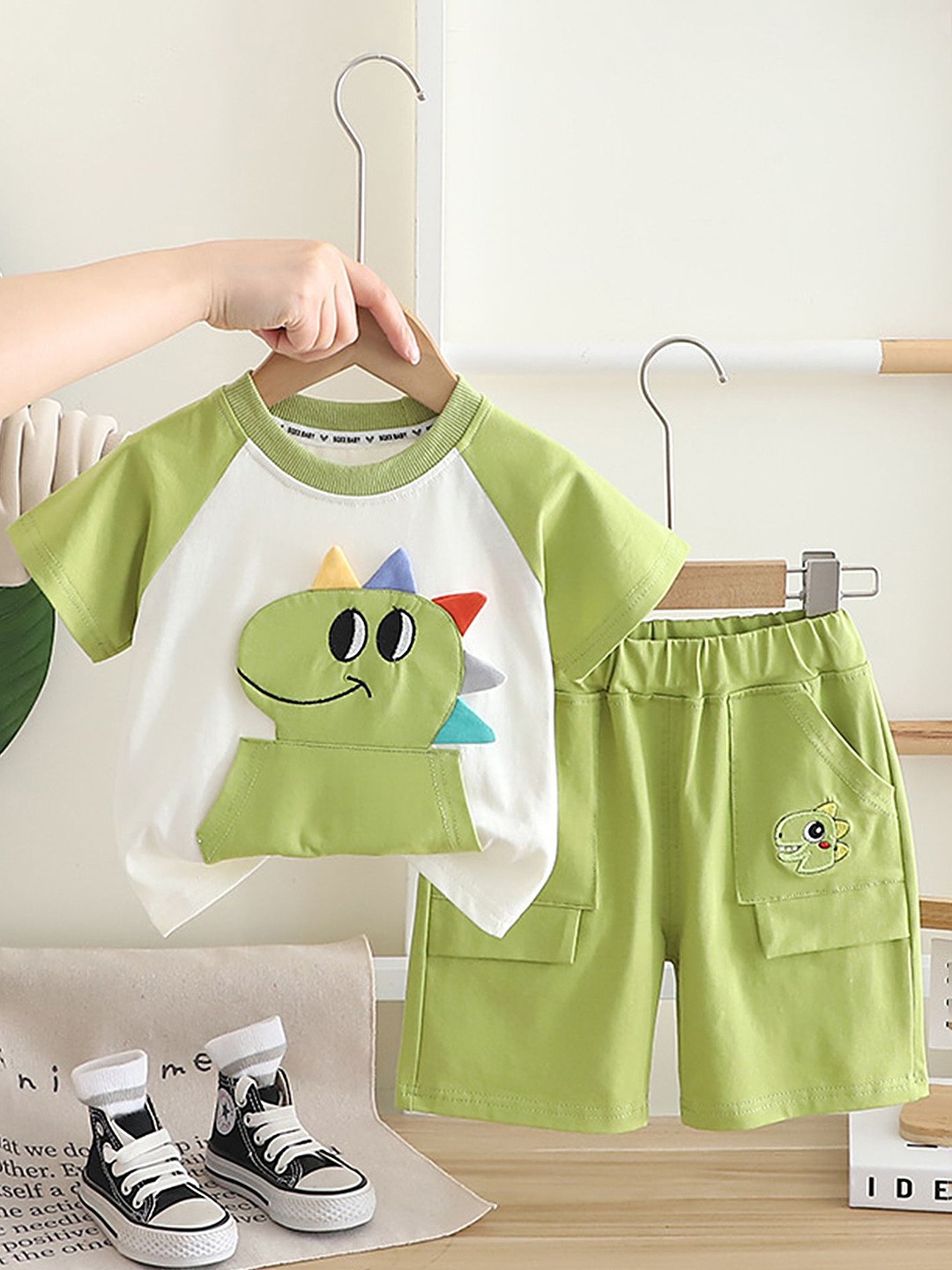 

LULU & SKY Boys Printed Top with Shorts, Green