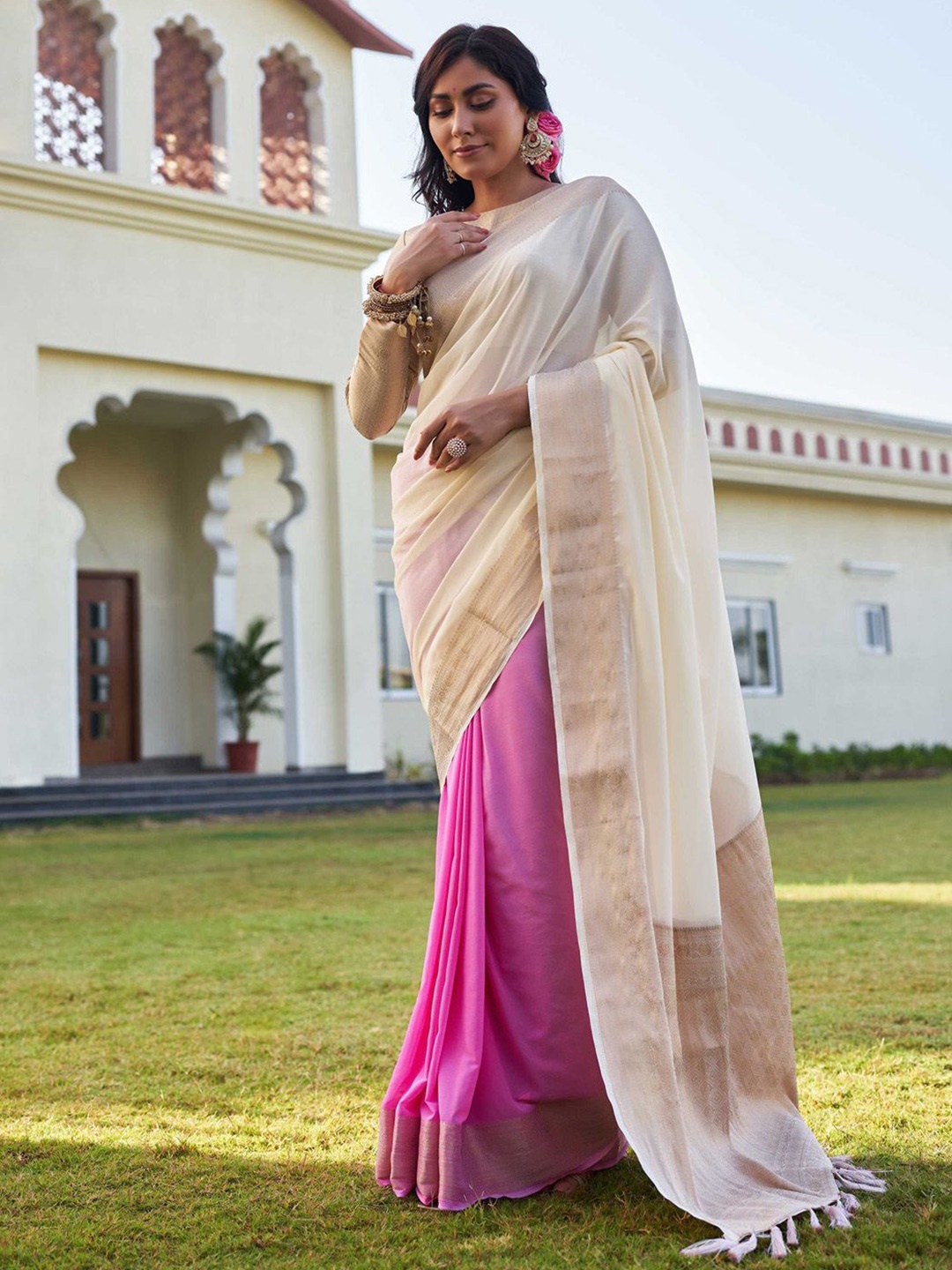 

DEVATITHI Colourblocked Zari Silk Blend Banarasi Saree, Pink