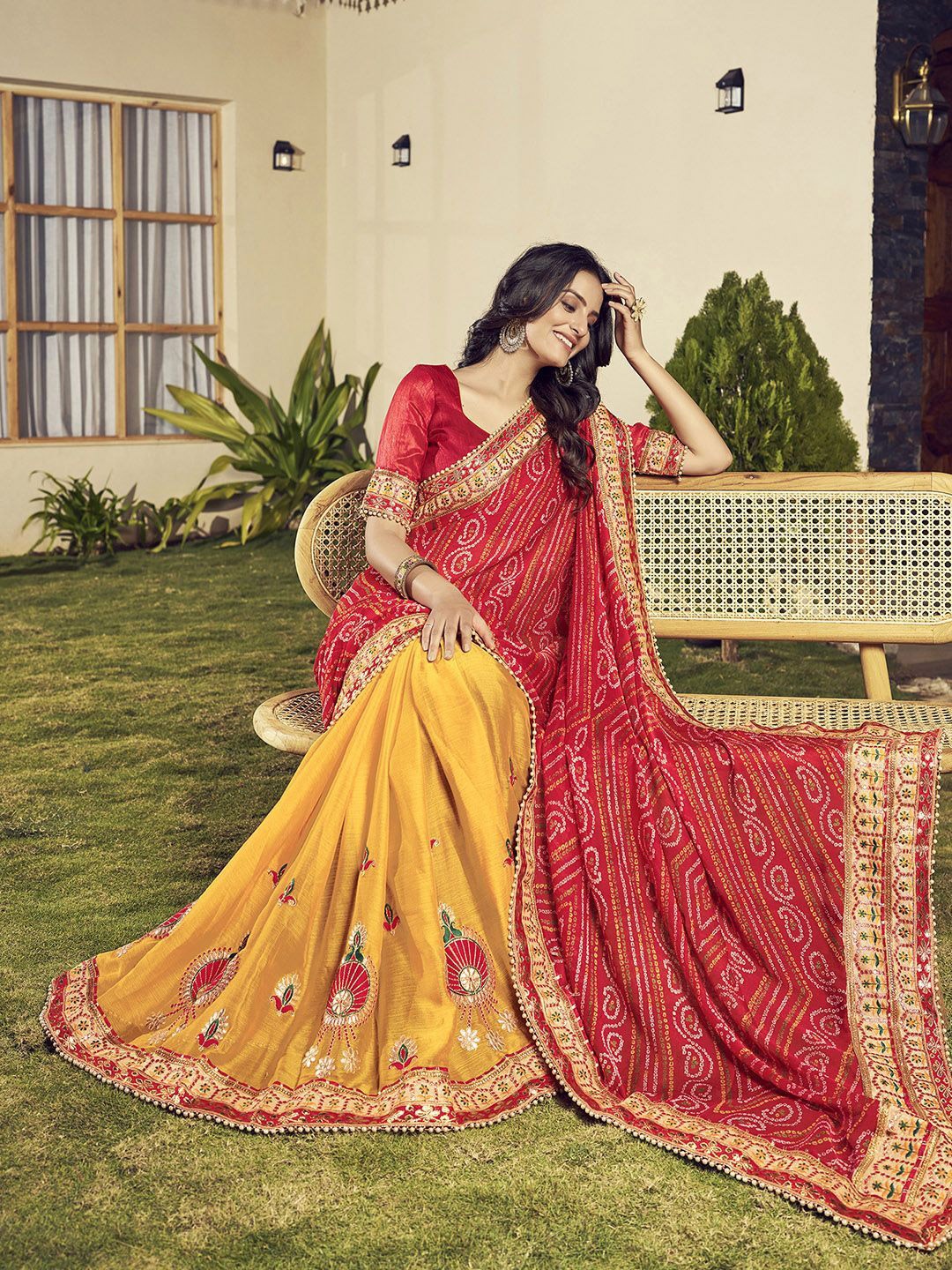 

DIVASTRI Bandhani Beads and Stones Pure Chiffon Bandhani Saree, Red