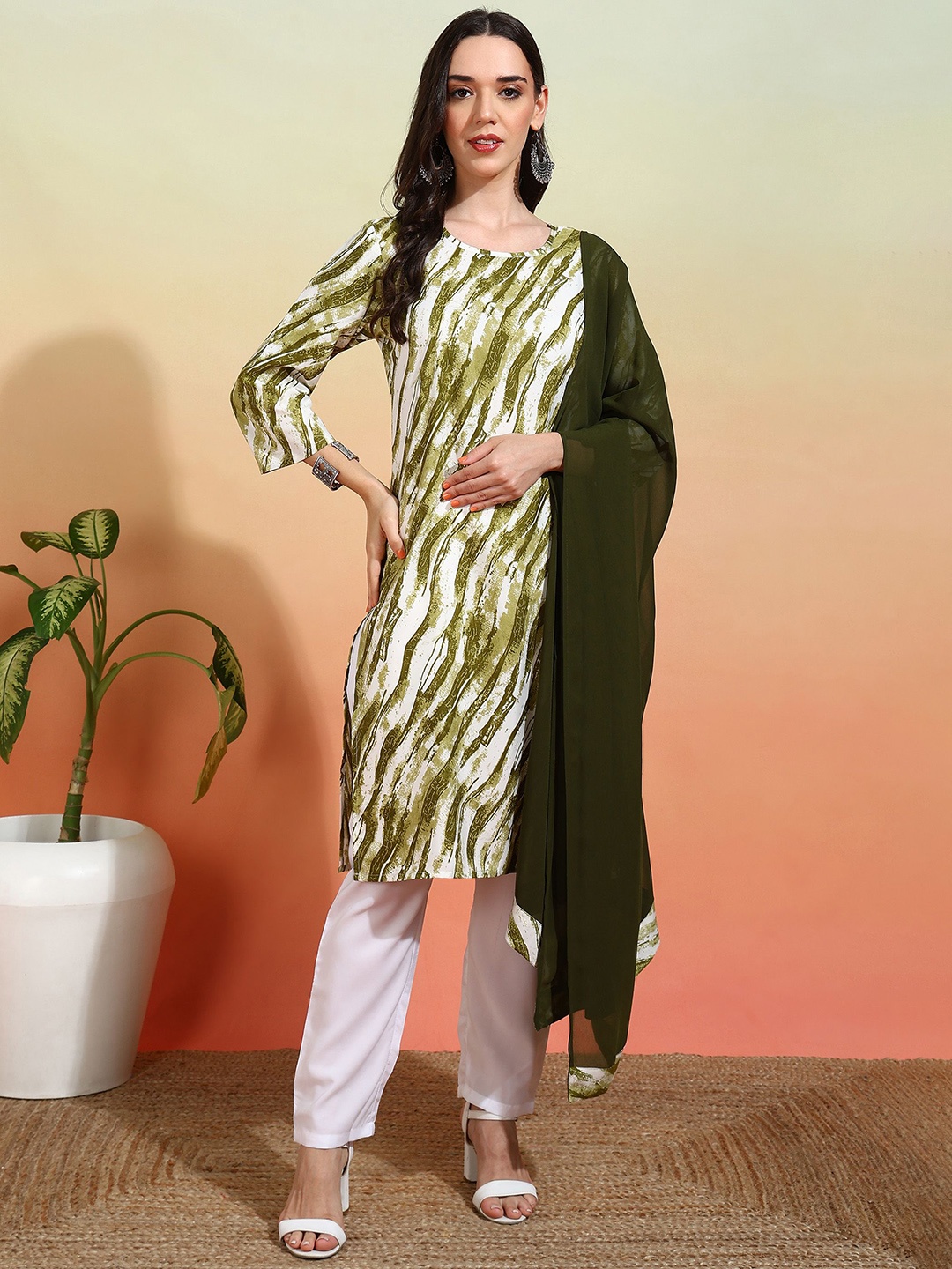 

HERE&NOW Women Printed Regular Kurta with Trousers & With Dupatta, Green
