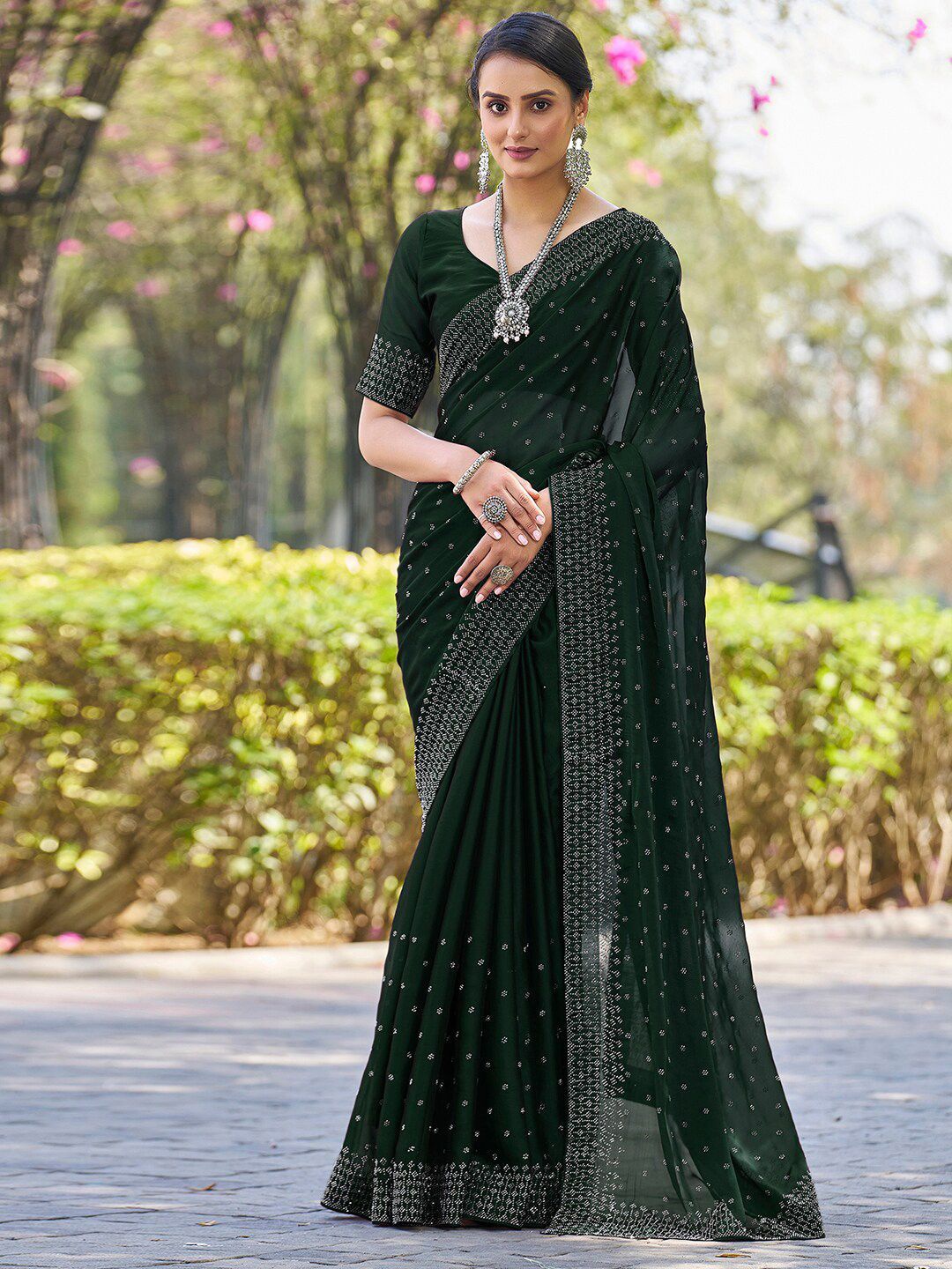 

DIVASTRI Embellished Beads and Stones Pure Georgette Saree, Green