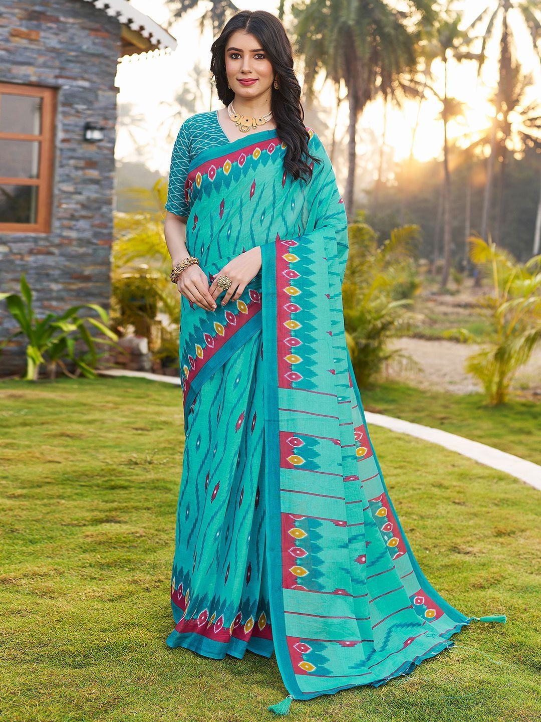 

DIVASTRI Ethnic Motifs Ready to Wear Ikat Saree, Blue