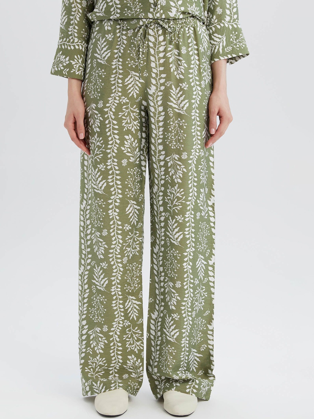 

DeFacto Women Floral Printed Trousers, Na