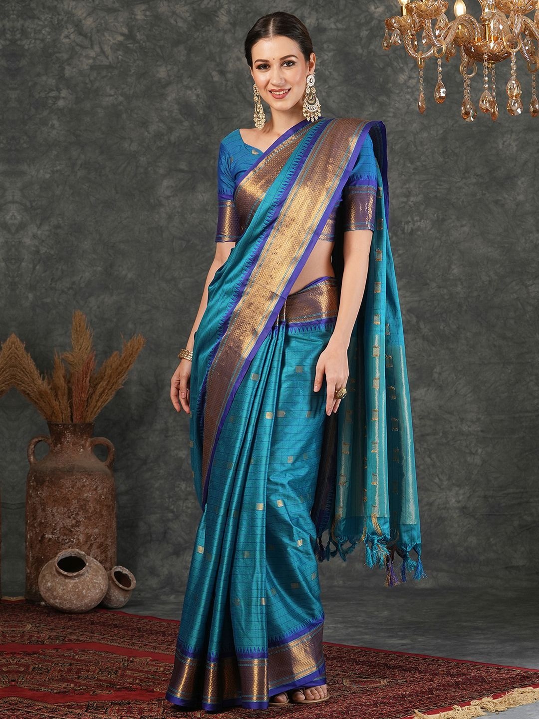 

DIVASTRI Checked Zari Silk Blend Saree, Blue