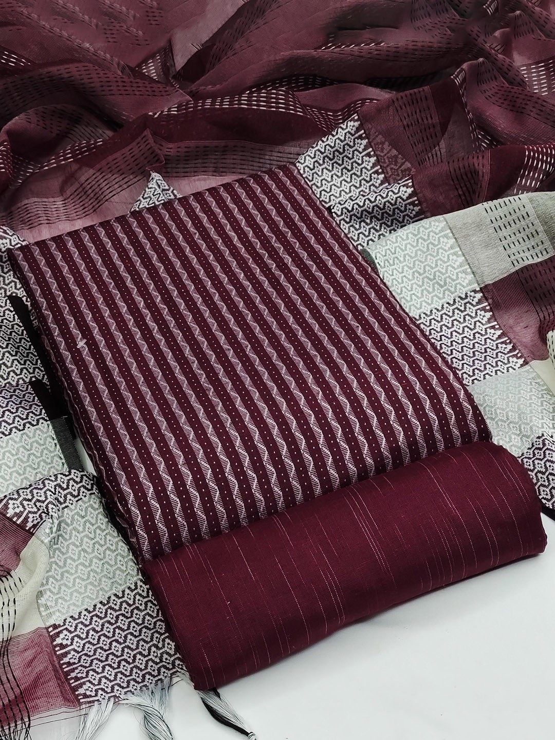 

SAINOOR Unstitched Dress Material, Magenta