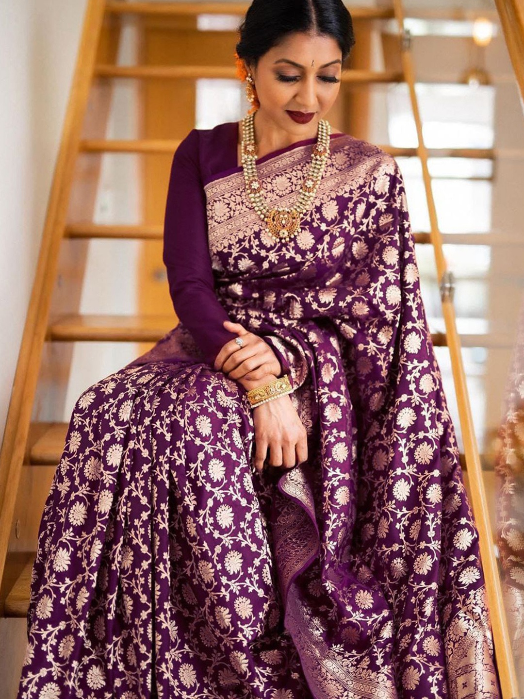 

DIVASTRI Floral Zari Art Silk Saree, Purple