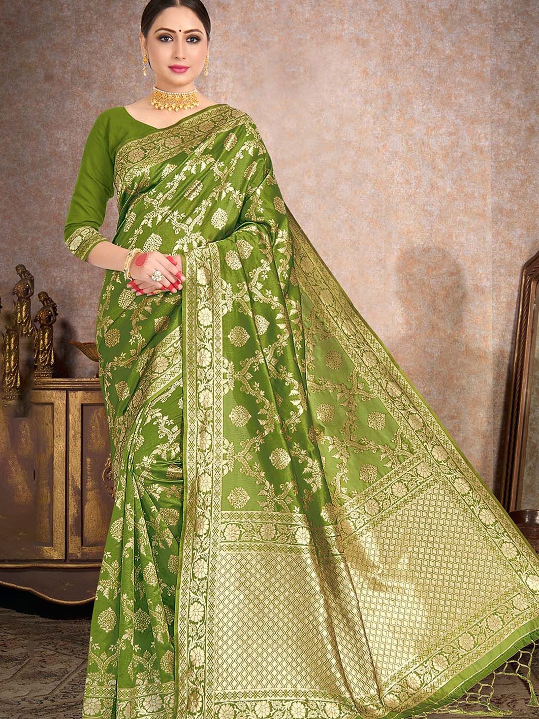 

DEVATITHI Ethnic Motifs Zari Silk Blend Banarasi Saree, Olive