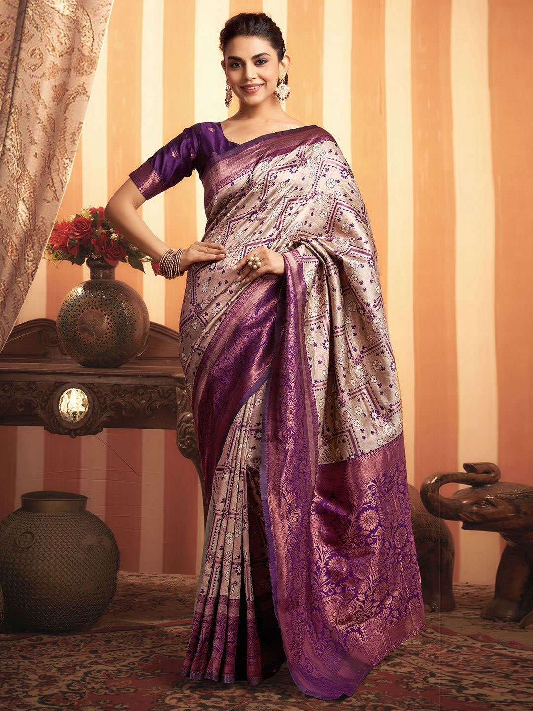 

DIVASTRI Floral Zari Pure Silk Banarasi Saree, Beige
