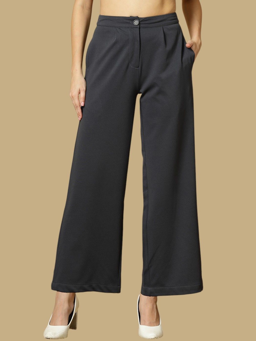 

Chemistry Women Relaxed Pleated Trousers, Grey