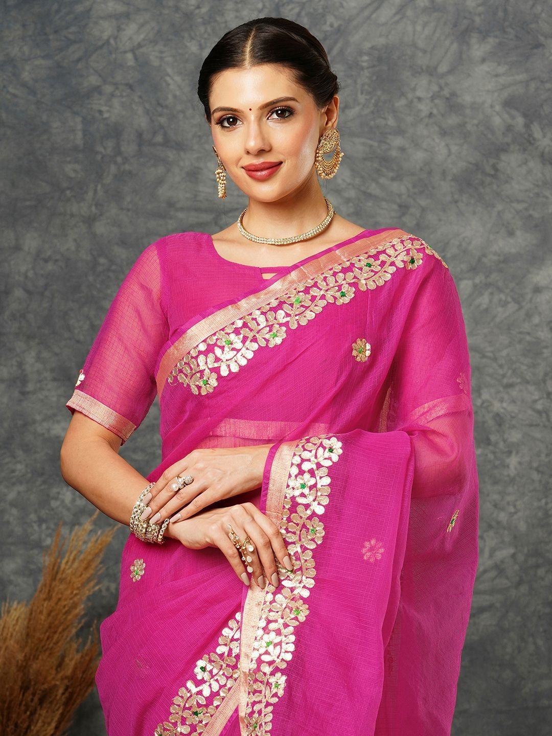 

DIVASTRI Floral Gotta Patti Banarasi Saree, Pink