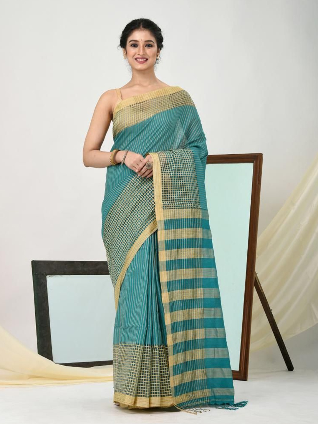 

VIBHAVARI Checked Saree, Green