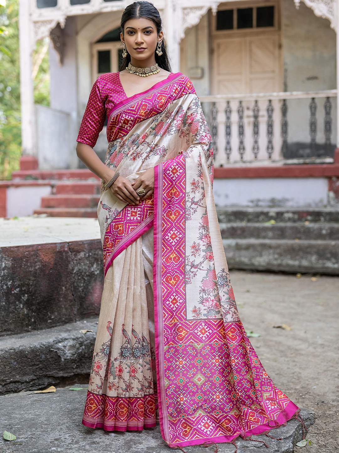 

Divyadham Textiles Woven Design Zari Pure Silk Handloom Banarasi Saree, Pink