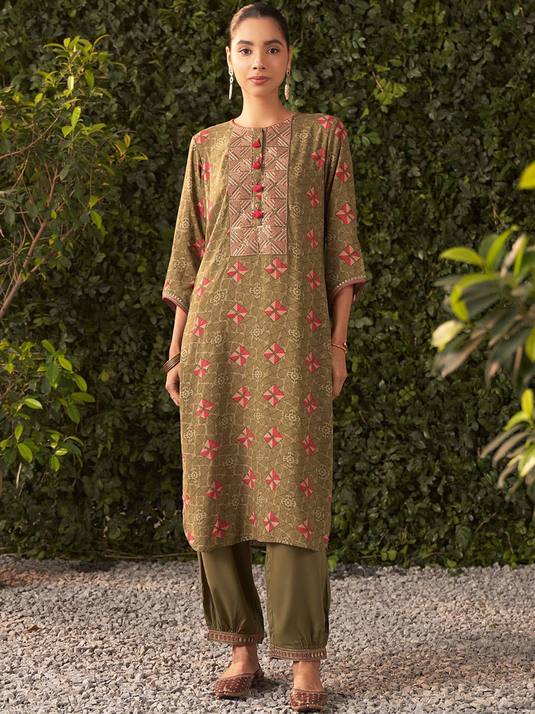 

Lakshita Women Ethnic Motifs Printed Regular Thread Work Kurta with Salwar, Olive