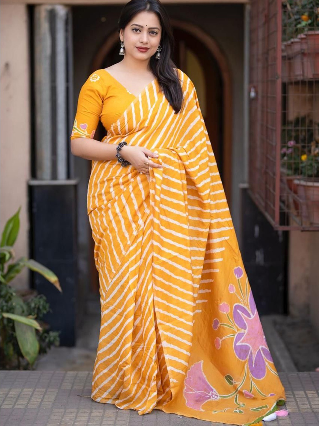 

Mitera Leheriya Chanderi Saree, Yellow