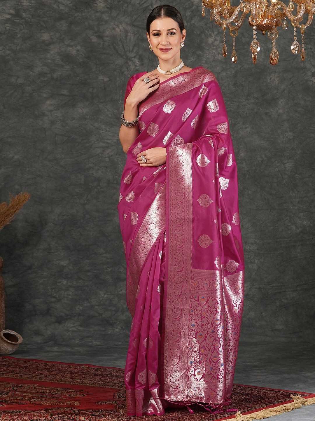 

DIVASTRI Ethnic Motifs Zari Silk Blend Banarasi Saree, Pink