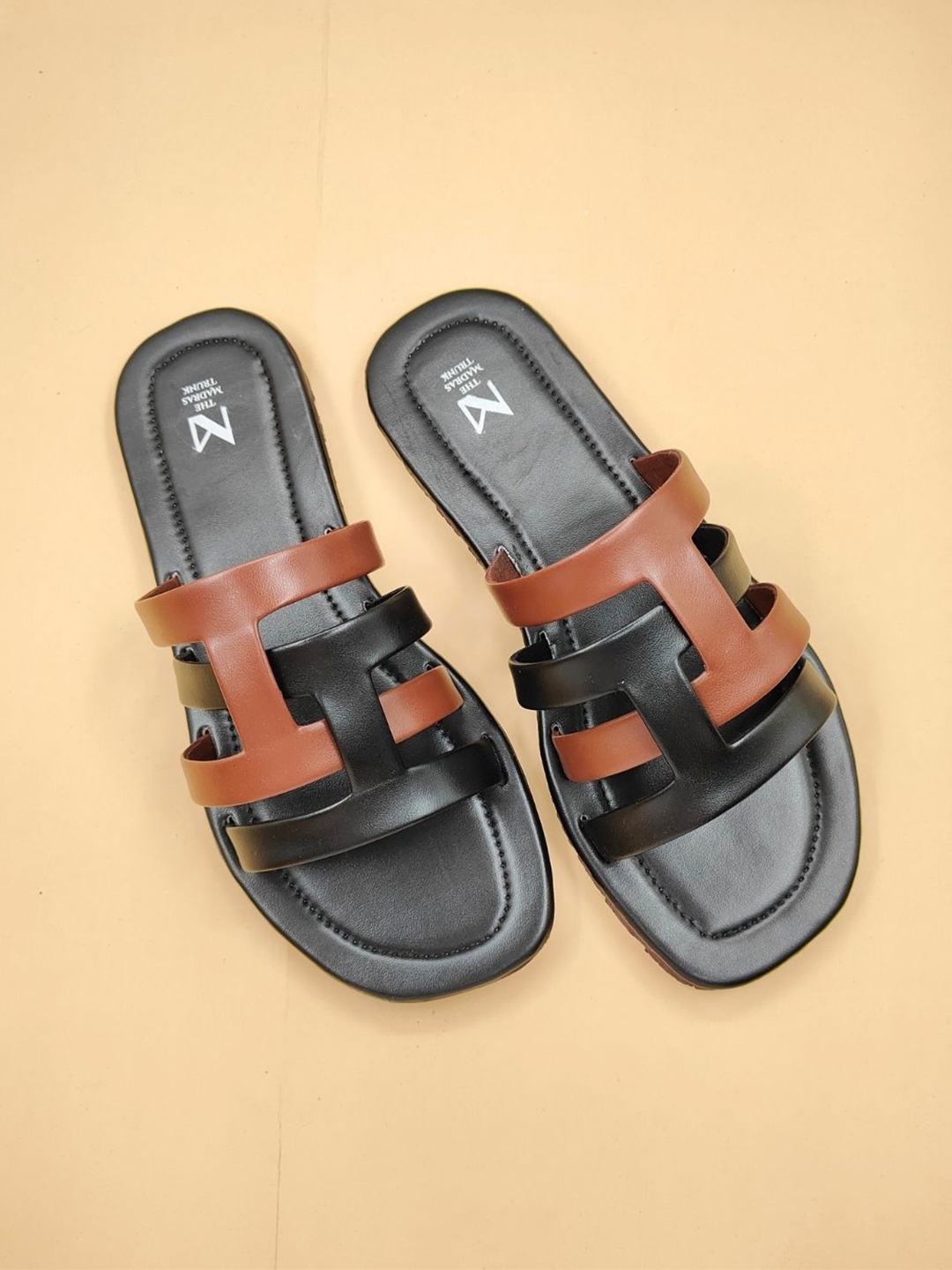 

THE MADRAS TRUNK Men Ethnic Comfort Sandals, Black