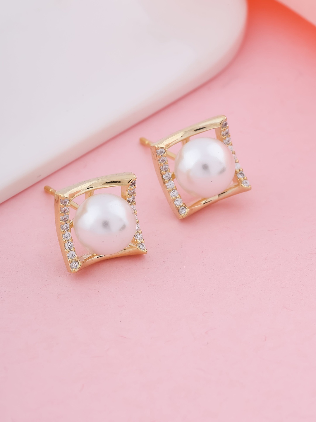 

DressBerry Contemporary Studs Earrings, Na