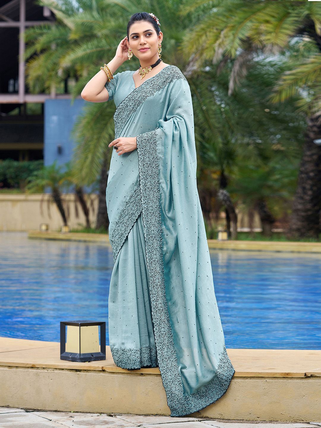 

DIVASTRI Floral Beads and Stones Art Silk Saree, Blue