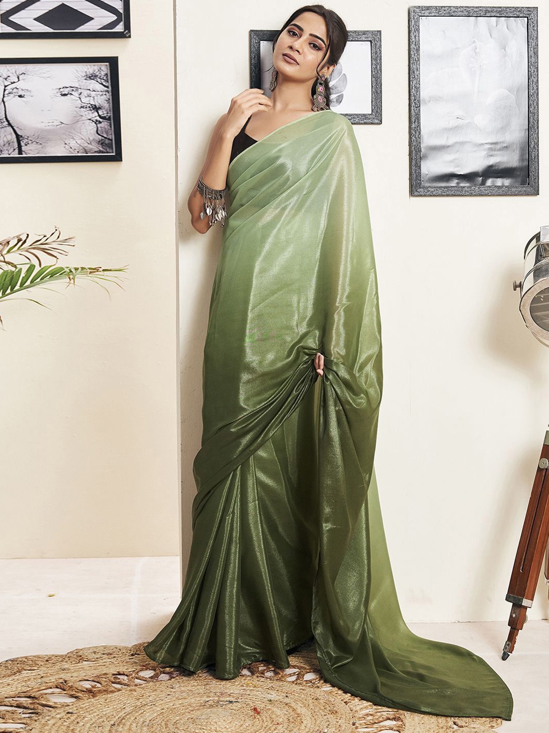 

DIVASTRI Ombre Pure Georgette Ready to Wear Saree, Green