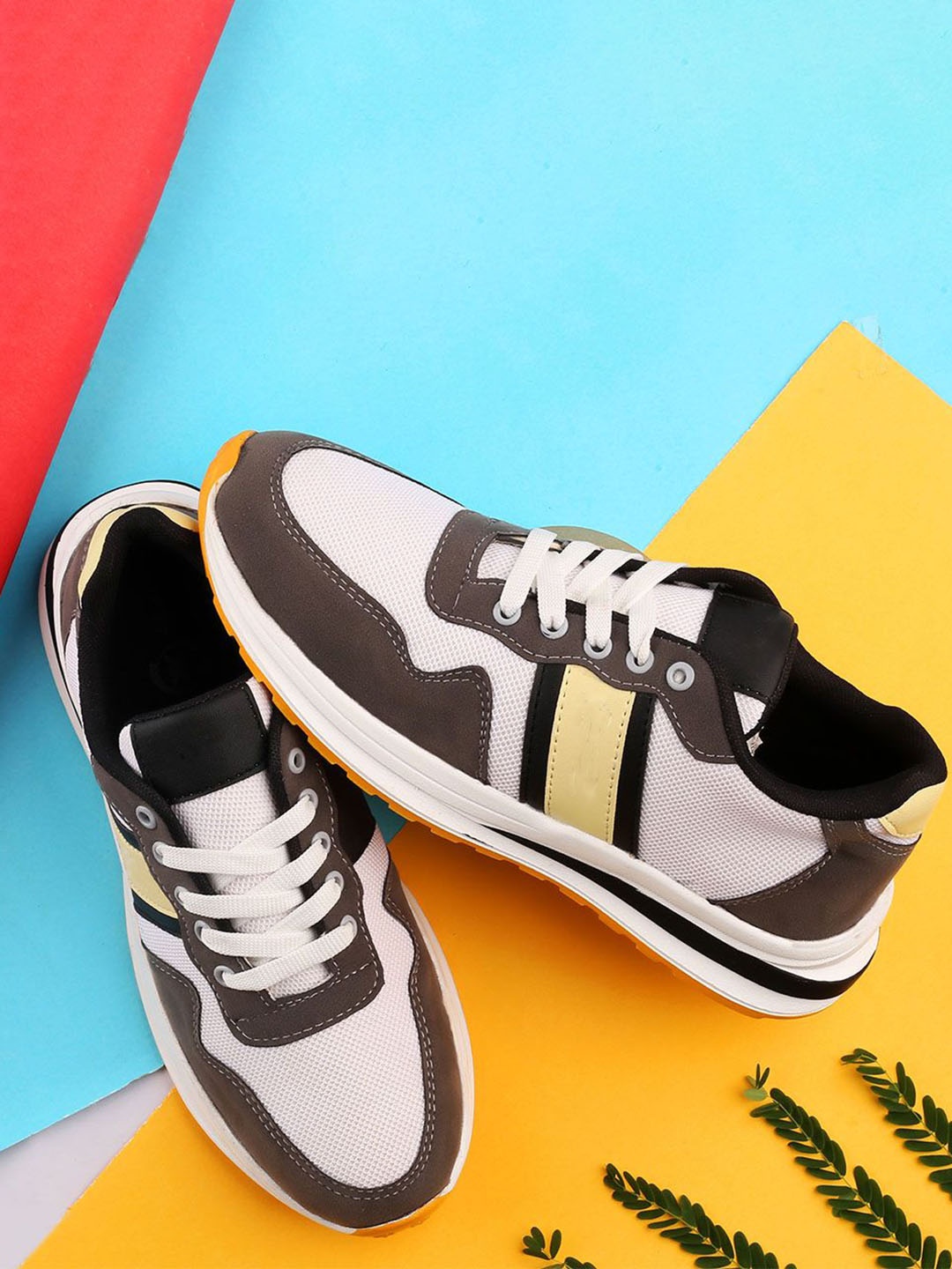 

riffway Men Colourblocked PU Sneakers, White