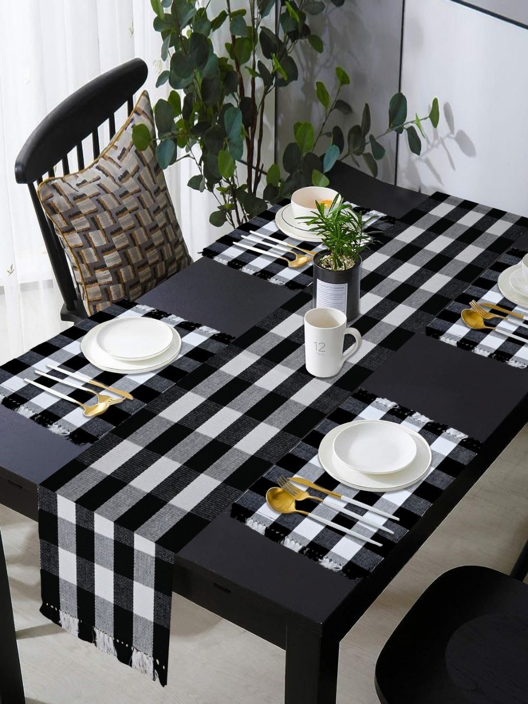 

PRAKARTIK Black & White 5 Pieces Checked Cotton Table Linen Sets