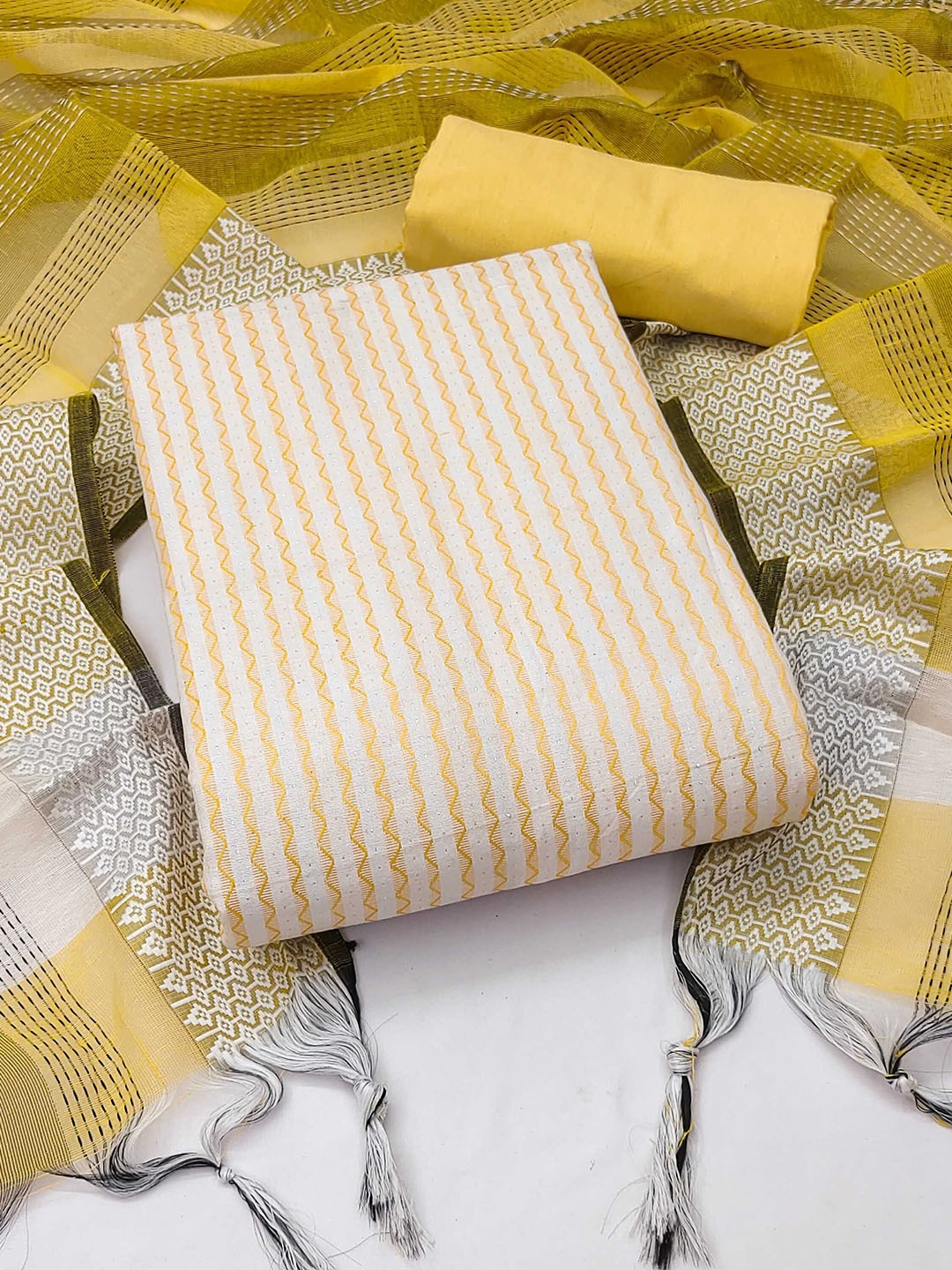 

SAINOOR Unstitched Dress Material, Yellow