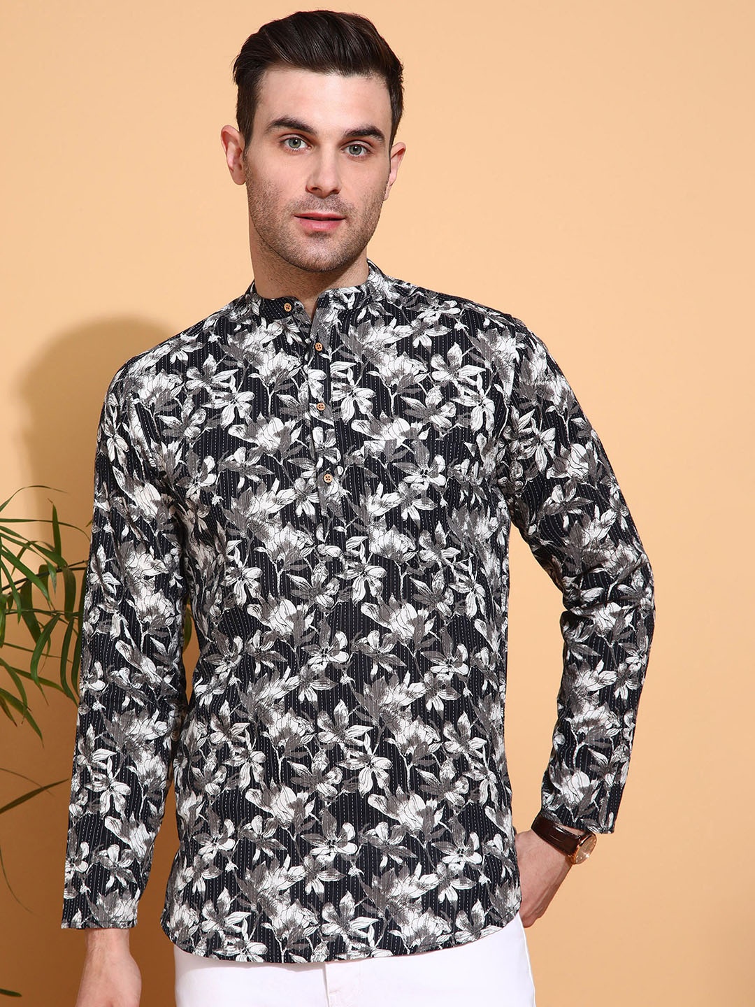 

Anouk Men Geometric Printed Thread Work Kurta, Black