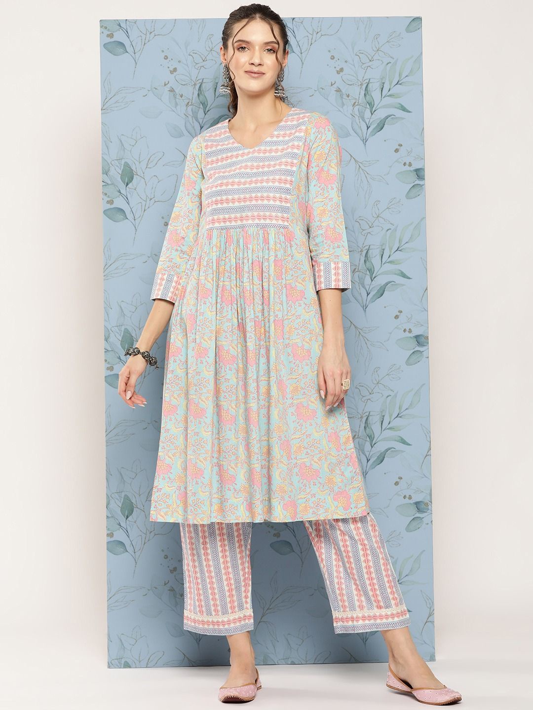 

DIVASTRI Women Floral Printed Regular Pure Cotton Kurta with Trousers, Blue