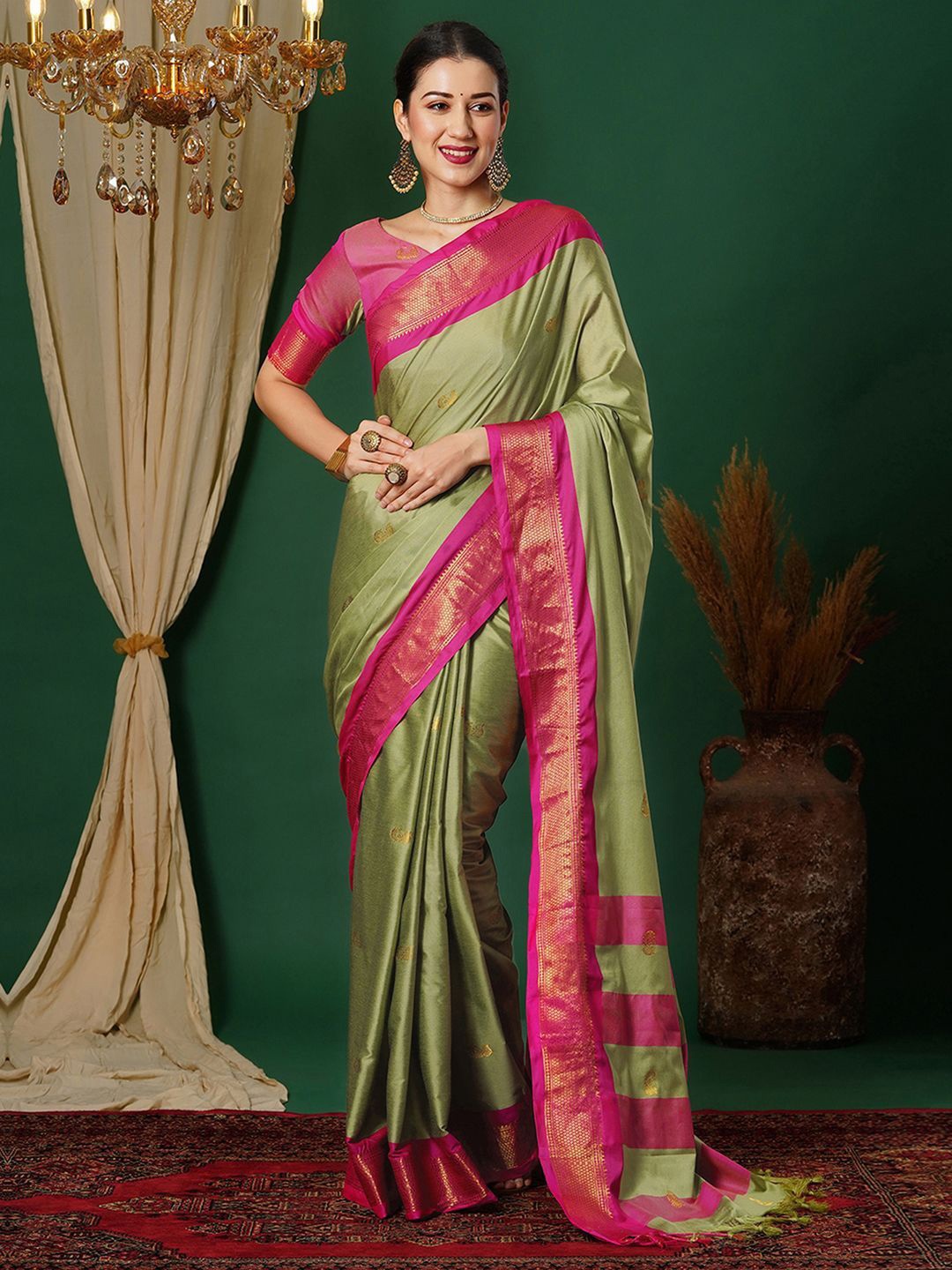 

DIVASTRI Ethnic Motifs Zari Silk Blend Banarasi Saree, Lime green
