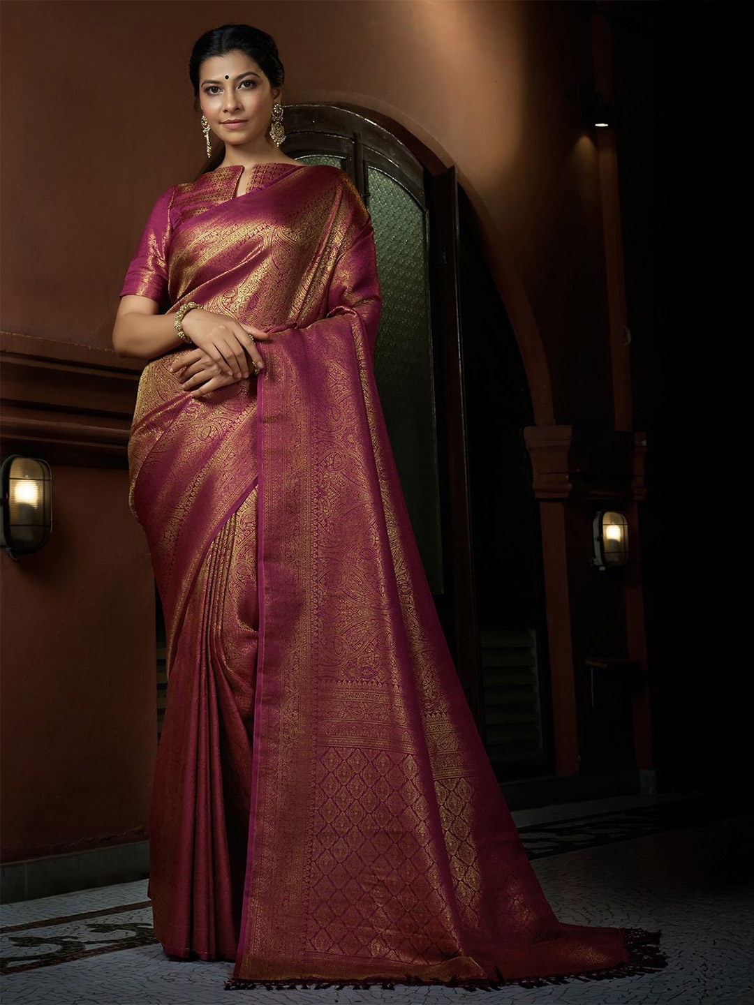 

DEVATITHI Ethnic Motifs Zari Silk Blend Kanjeevaram Saree, Pink