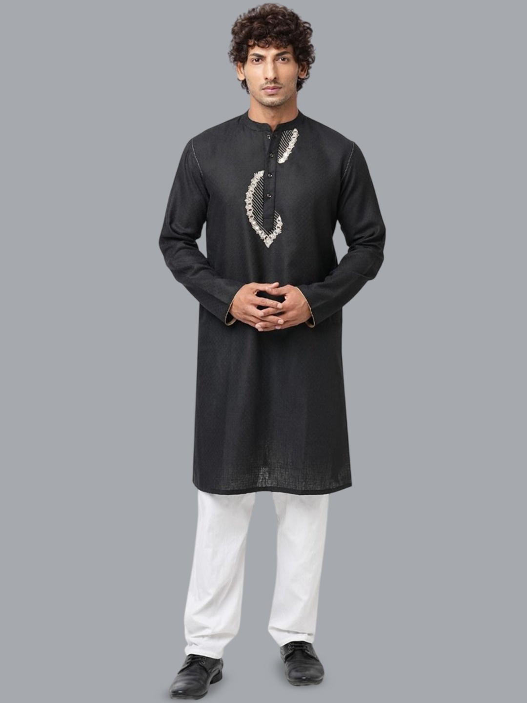 

Arch element Men Thread Work Kurta, Black