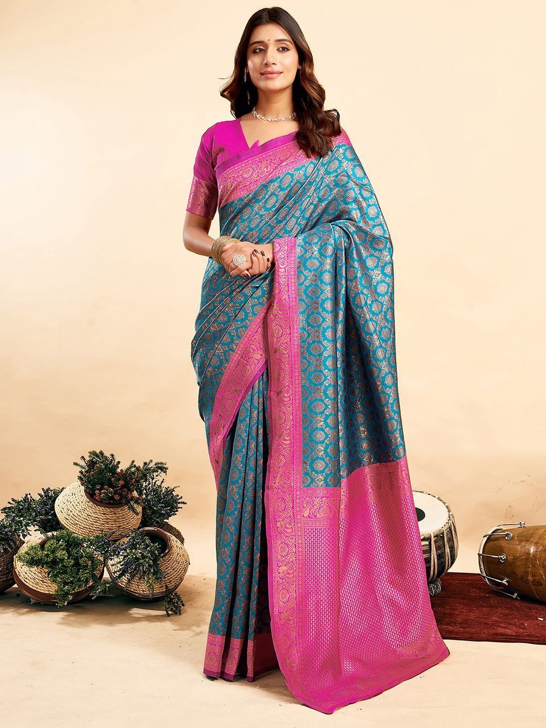 

DIVASTRI Ethnic Motifs Zari Silk Blend Banarasi Saree, Blue