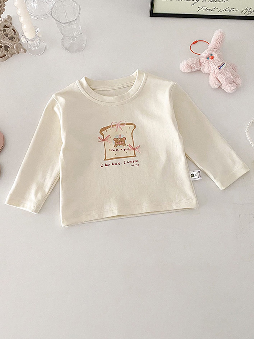 

LULU & SKY Girls V-Neck Applique T-shirt, Beige