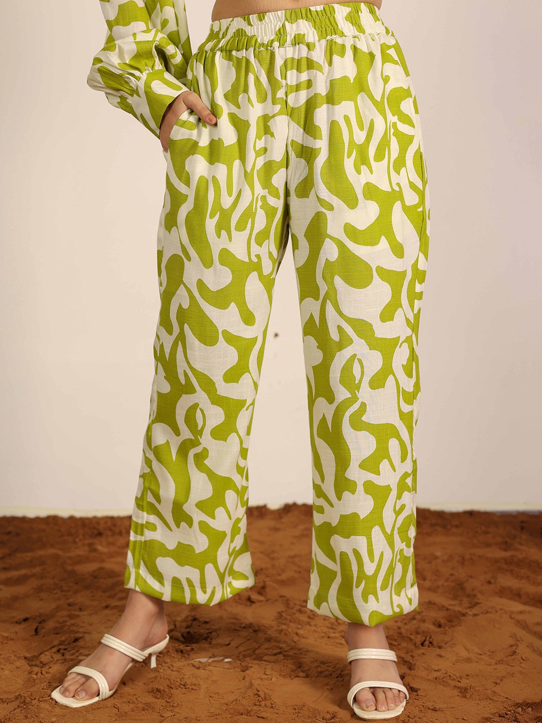 

KAORI BY SHREYA AGARWAL Women Printed Trousers, Green