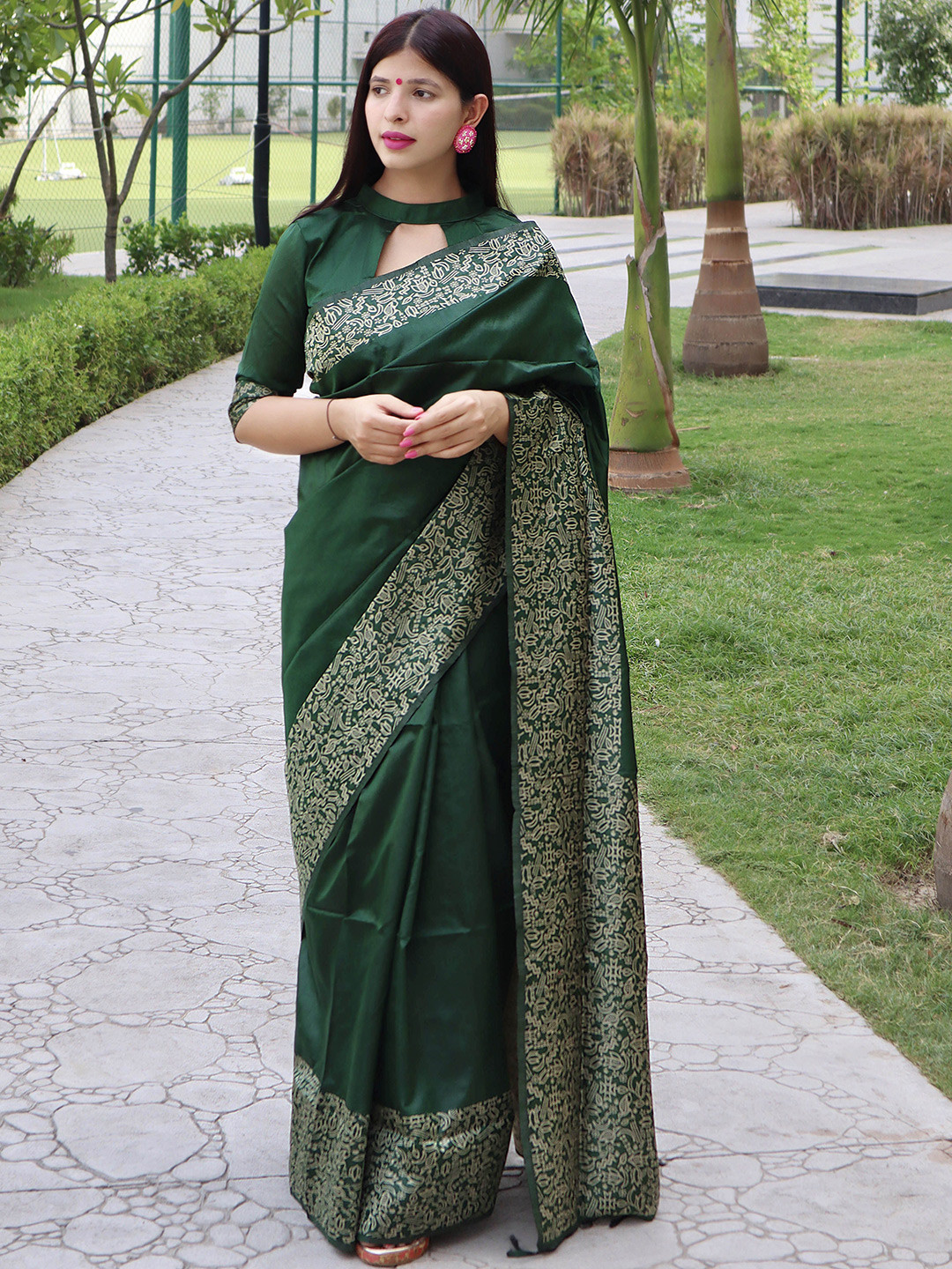 

Divyadham Textiles Pure Silk Banarasi Saree, Green