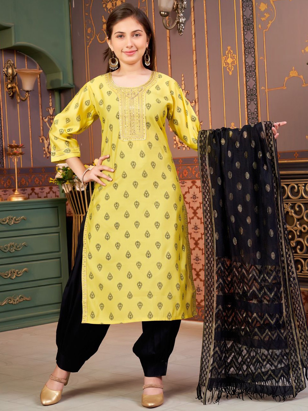 

Aarika Girls Ethnic Motifs Printed Thread Work Kurta, Sea green