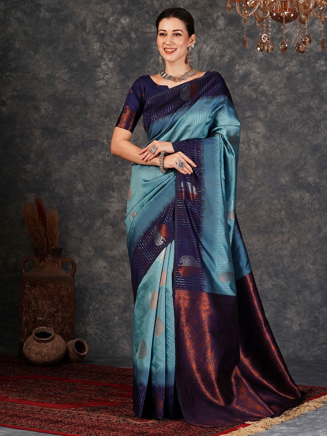 

DIVASTRI Ethnic Motifs Zari Silk Blend Banarasi Saree, Blue